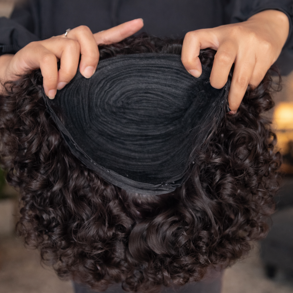 Liodys Bob Glam Bouclée avec Frange, Élégance Volumineuse